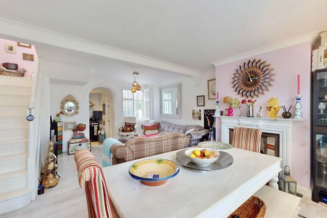 Hogarth Hill, London NW11 photo 3