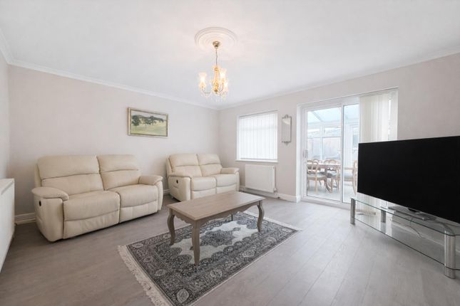 4, Broadhope Avenue, Stanford-Le-Hope photo 4