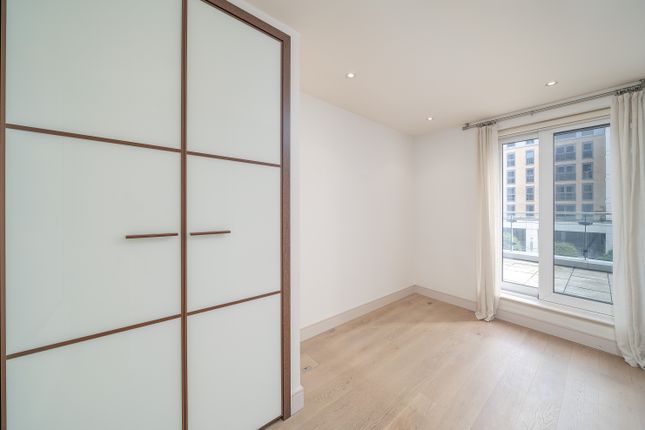 Flat to rent in Townmead Road, London