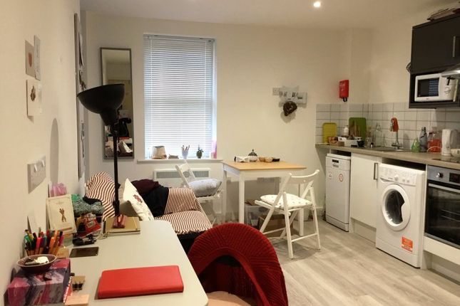 Flat to rent in Havelock Street, Canterbury
