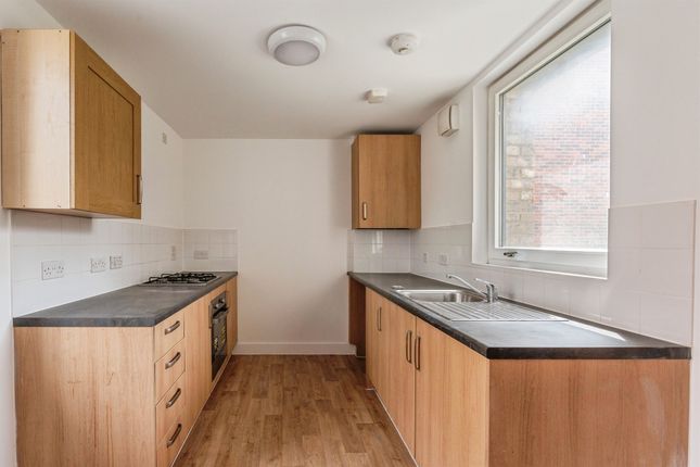 2, Queen Elizabeth Place, Tilbury photo 3