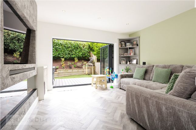 9, Old Mill Drive, Mossley photo 4