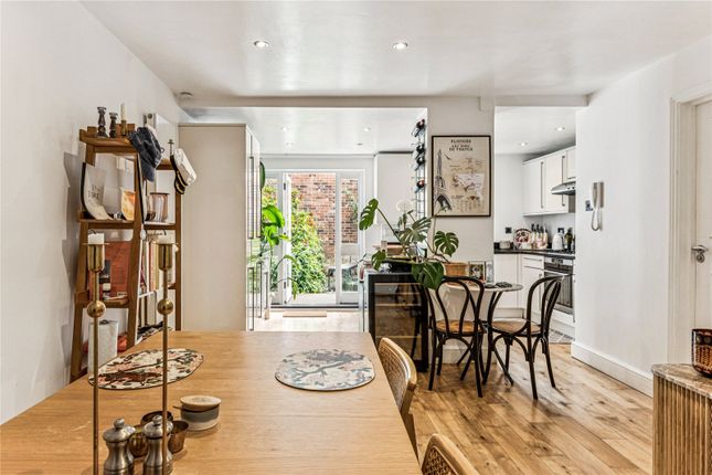 16, Liberty Mews, London photo 4