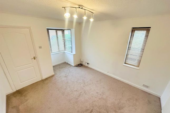 Shamrock Close, Milton Keynes photo 3