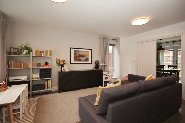10, Jubilee Way, LEAMINGTON SPA photo 3