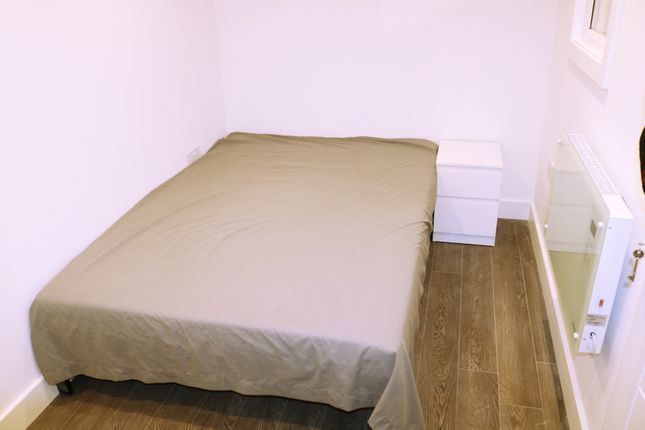 Thumbnail Room to rent in 68 Goldhawk Road, Hammersmith