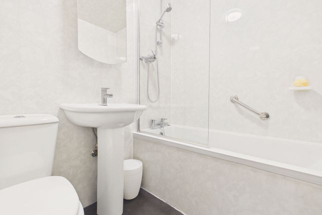 26 Saltford, Gateshead photo 4