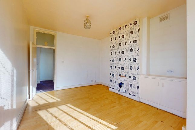 Flat B, London photo 3