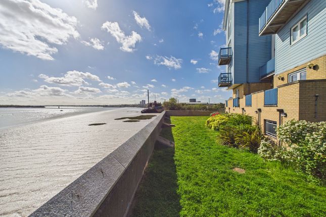 11, Phalarope Way, St. Mary's Island, Chatham Maritime photo 4