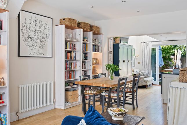 27 Trehern Road, London photo 4