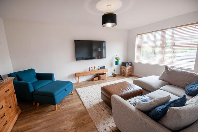 18, Holcombe Grove, Manchester photo 2