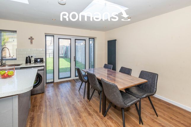 104, Doddsfield Road, Slough photo 3