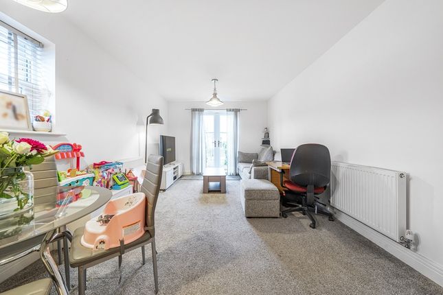 Flat for sale in Canton House, Worcester Park, Surrey