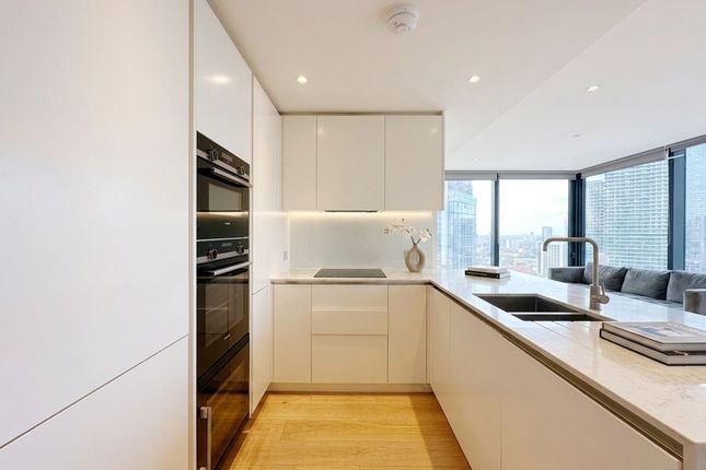 Apt 3607, Hampton Tower, London photo 2