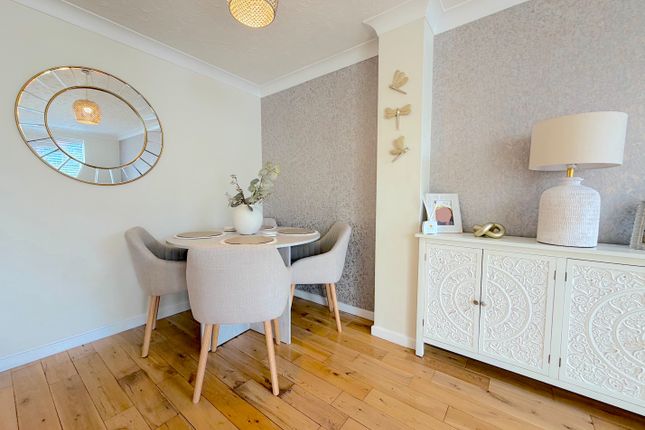 28, Foxtail Way, Cannock photo 4