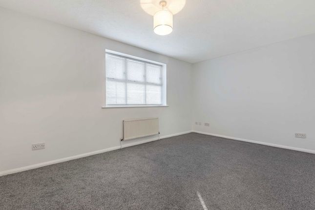 56, Henry Doulton Drive, London photo 4