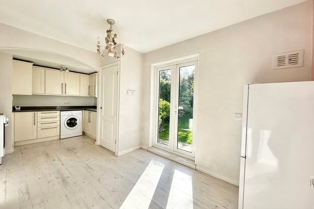 201, Gooshays Drive, Romford photo 2