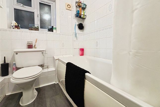 Flat 9, Wheeler Court,, Armour Hill, Reading photo 4