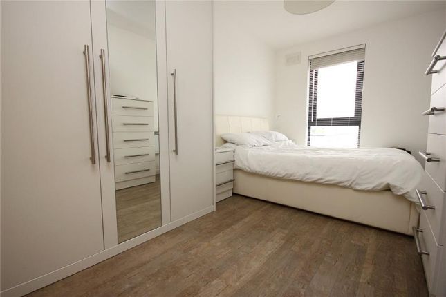 Flat to rent in Guildford Road, Woking