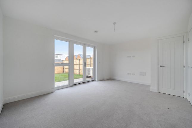 12, Harebell Way, Hampshire photo 3