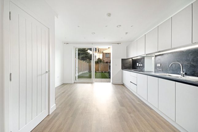 Pinder Road, London photo 2