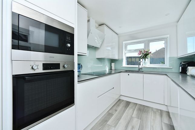 29, Friars Avenue, Peacehaven photo 2