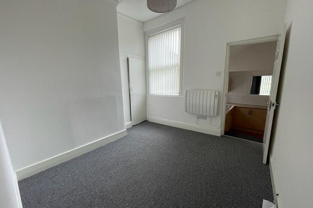 Flat to rent in Spring Bank, Hull