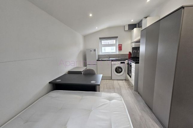 211, London photo 3
