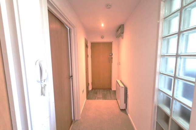 Flat 2, Cwrt Pandora, Pentre Doc Y Gogledd, Llanelli photo 2