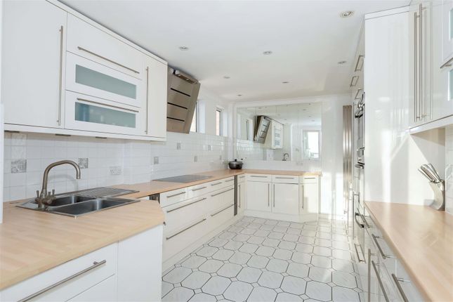 Flat 24, Marine Point, West Parade, Worthing photo 3