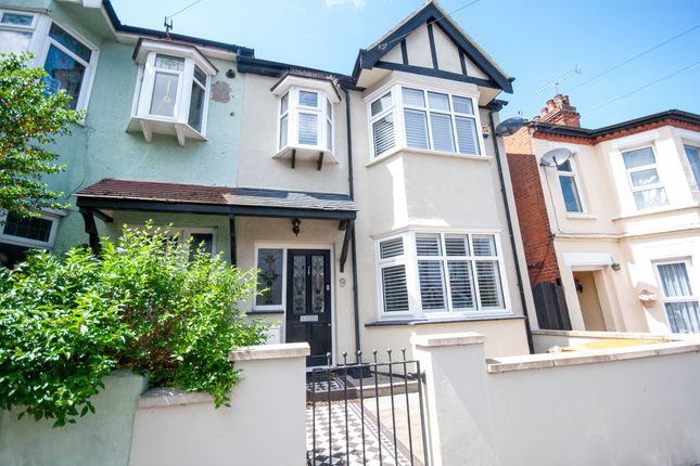 Thumbnail Semi-detached house to rent in Victoria Drive, Leigh-On-Sea