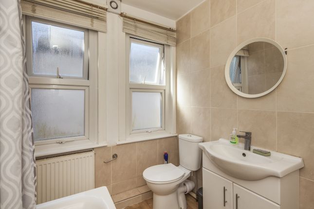 Room 5, 129, Davidson Road, Croydon photo 4