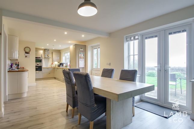8, The Beaumonts, Kirby Road, Frinton-On-Sea photo 2
