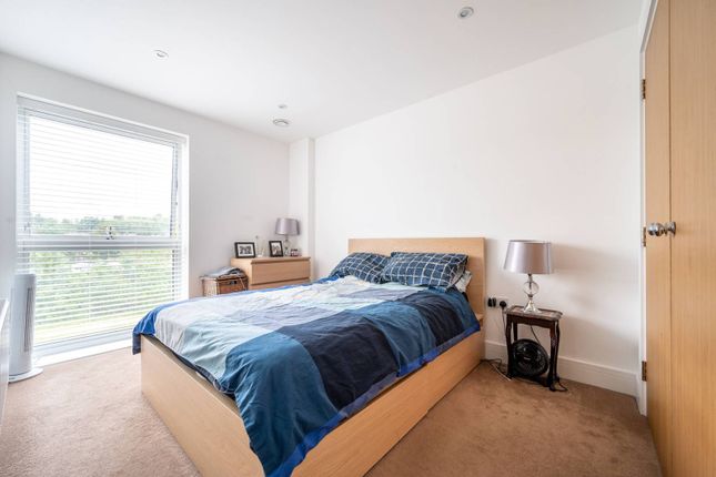 Flat to rent in Station View, Guildford GU1, Guildford,