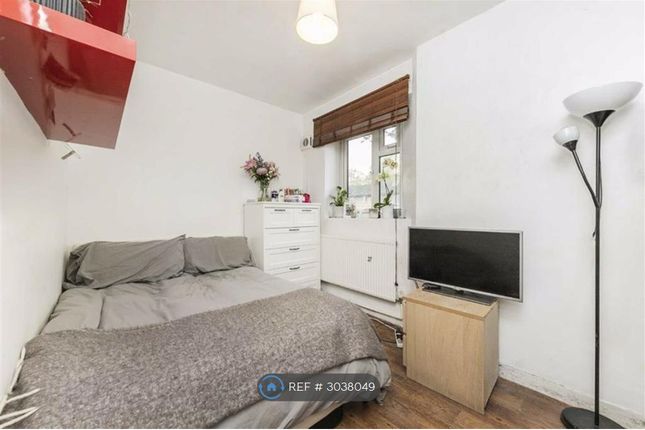 Flat, Parrington House Oaklands Estate, London photo 4