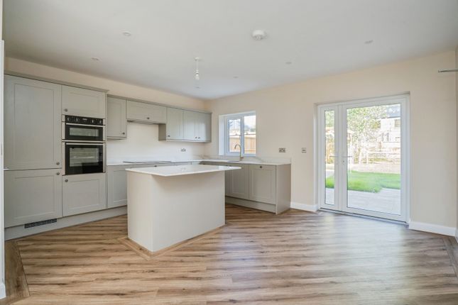 29, Orchard Close, Chichester photo 4