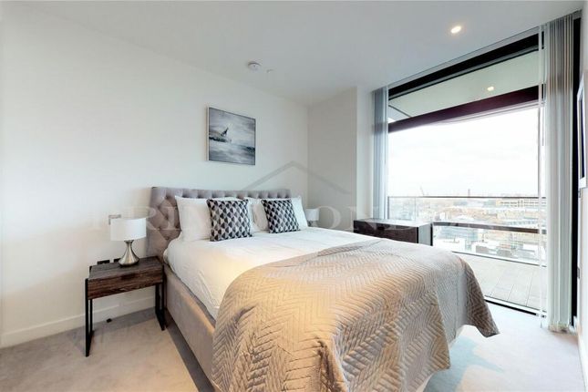 Flat for sale in Principal Tower, Shoreditch, London