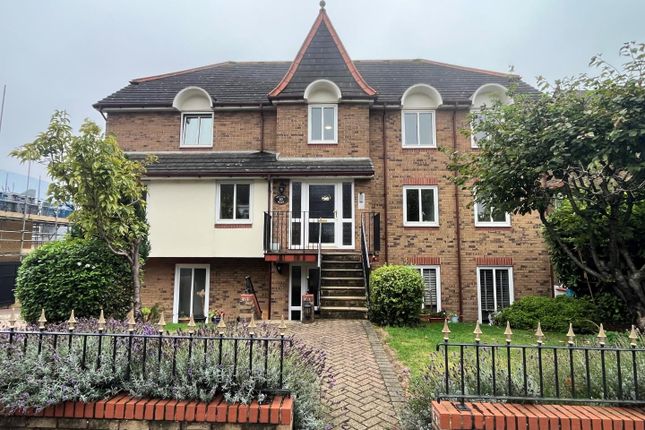 Thumbnail Flat for sale in Old Road East, Gravesend