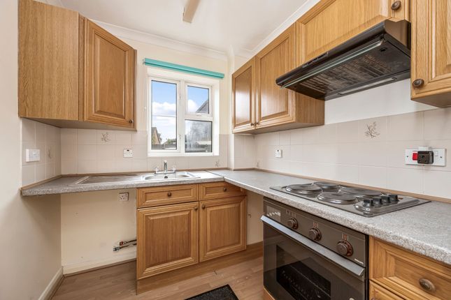 11 Baden Drive, Horley photo 2
