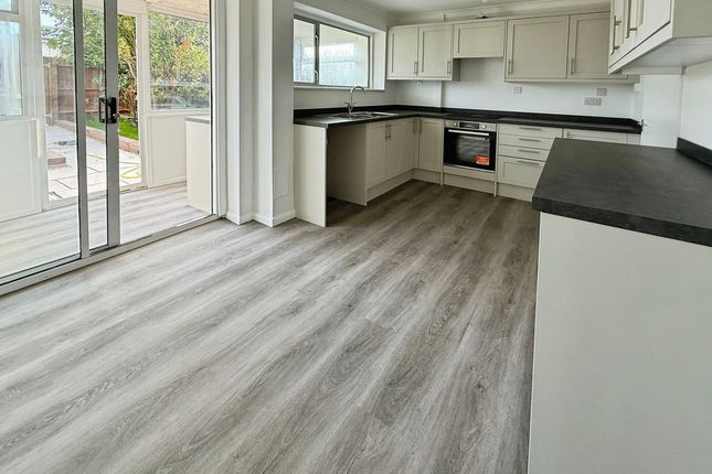 11, Trent Close, Wickford photo 4