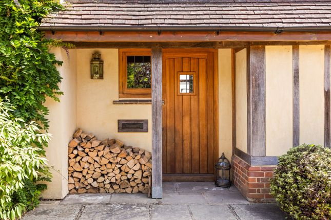 Stafford Lodge,, Beavers Hill, Surrey photo 4