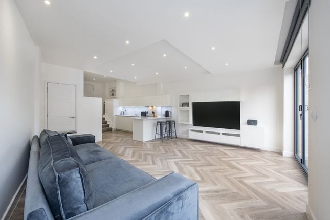 Thumbnail Terraced house for sale in Shardeloes Road, London