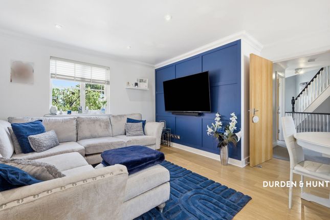 63 Walter Mead Close, Ongar photo 4