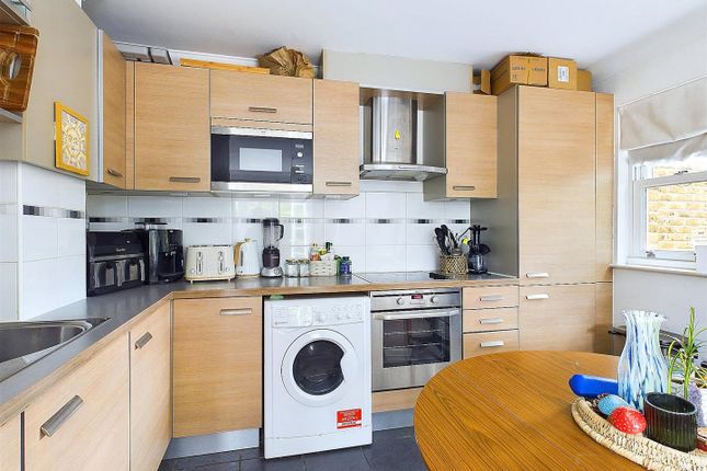 3 Roxborough House,, Northcote Road, St Margarets photo 4