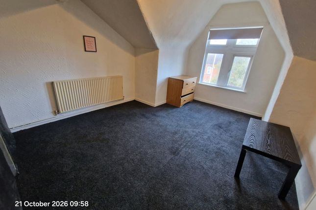 4 Woodlea Grove, Leeds photo 4