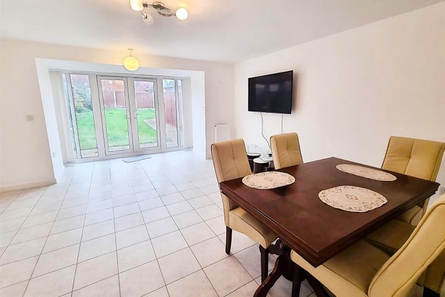 90, Burgundy Drive, Hemel Hempstead photo 4