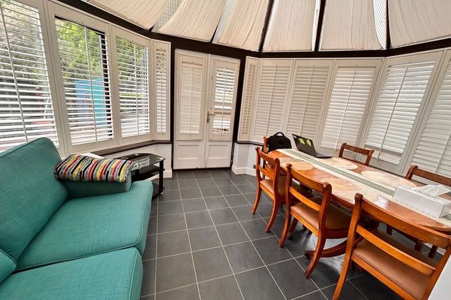 41 Charlton Park Lane, London photo 3