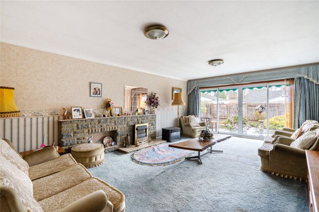 15, Birch Grove, Surrey photo 2
