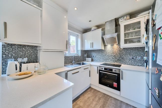 43, Carstairs Road, London photo 4