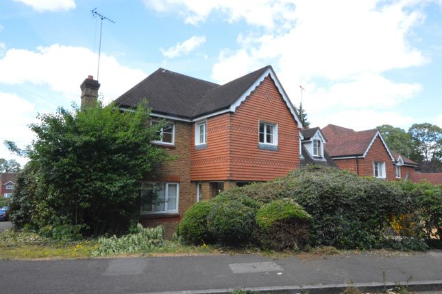 Thumbnail Detached house to rent in Green Lane, Leatherhead, Surrey.